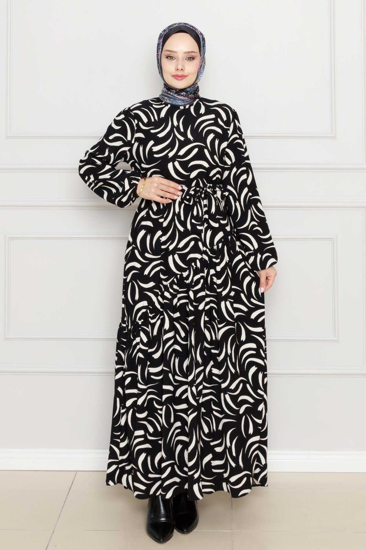 Raffuled Tulip dress with crossed waist   and belt - Black color
