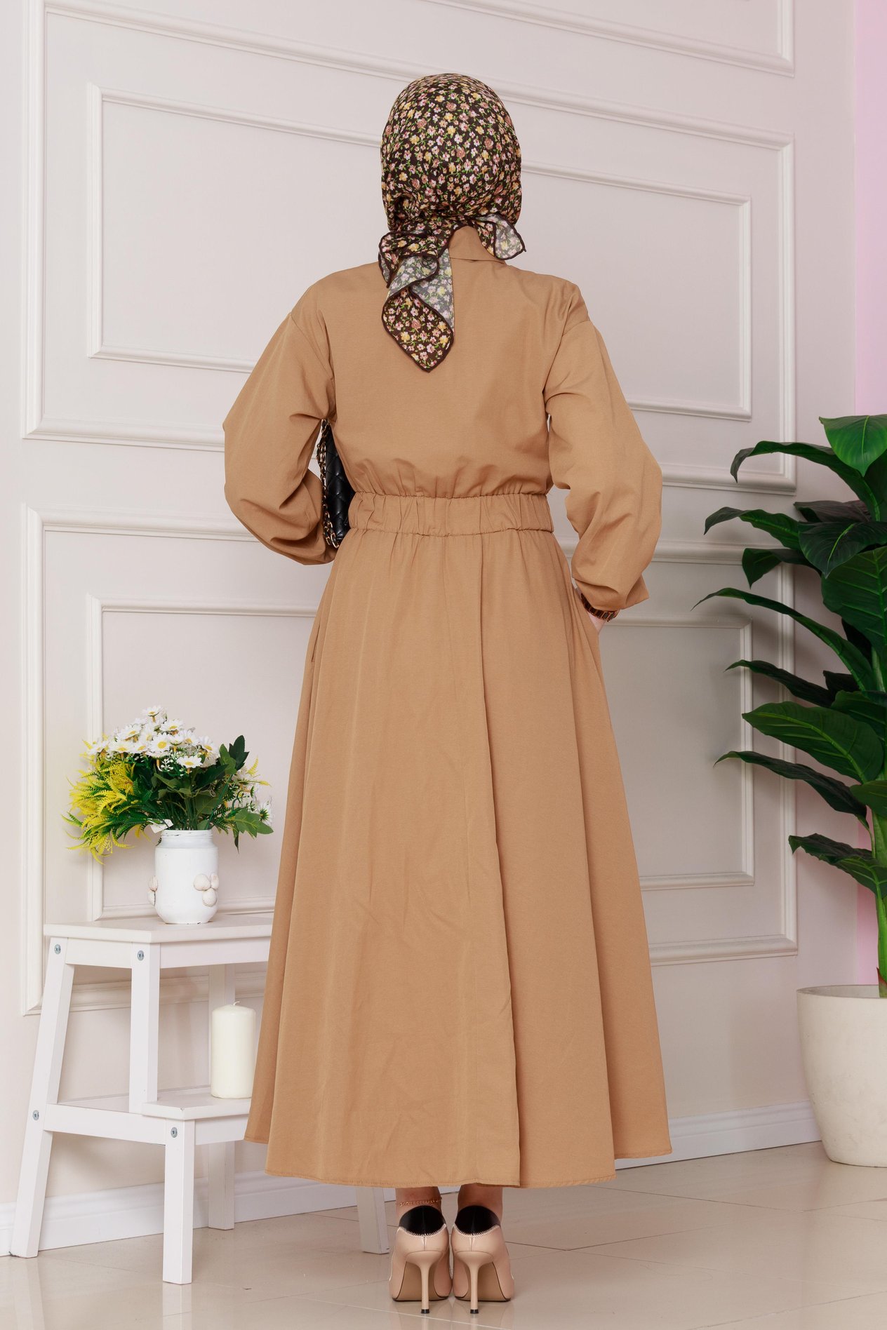 Beli Lastik Detaylı Yasemin Elbise-Camel