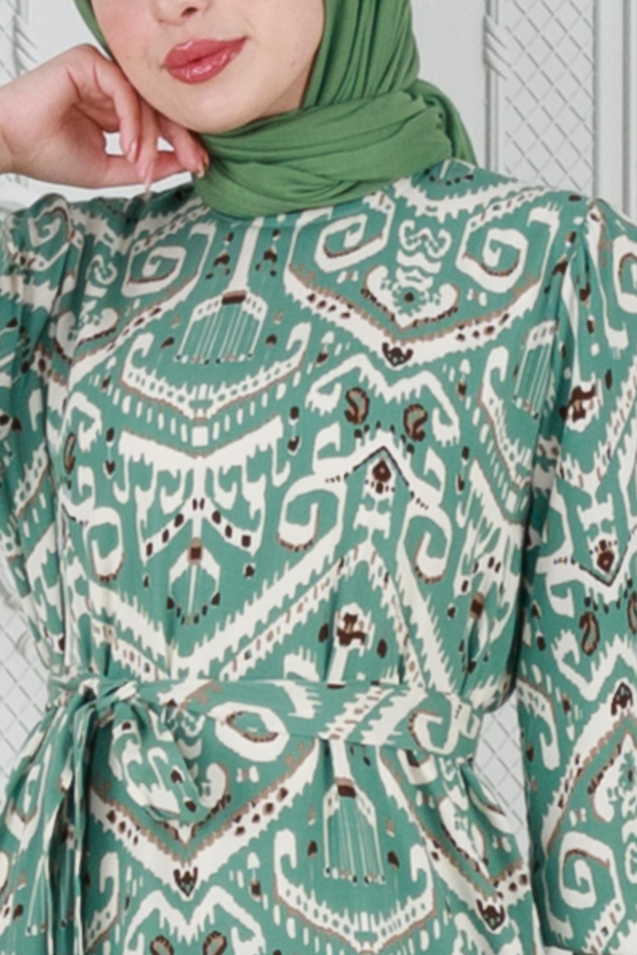 Motif Desen Beli Kuşaklı Viskon Elbise-Mint Yeşili