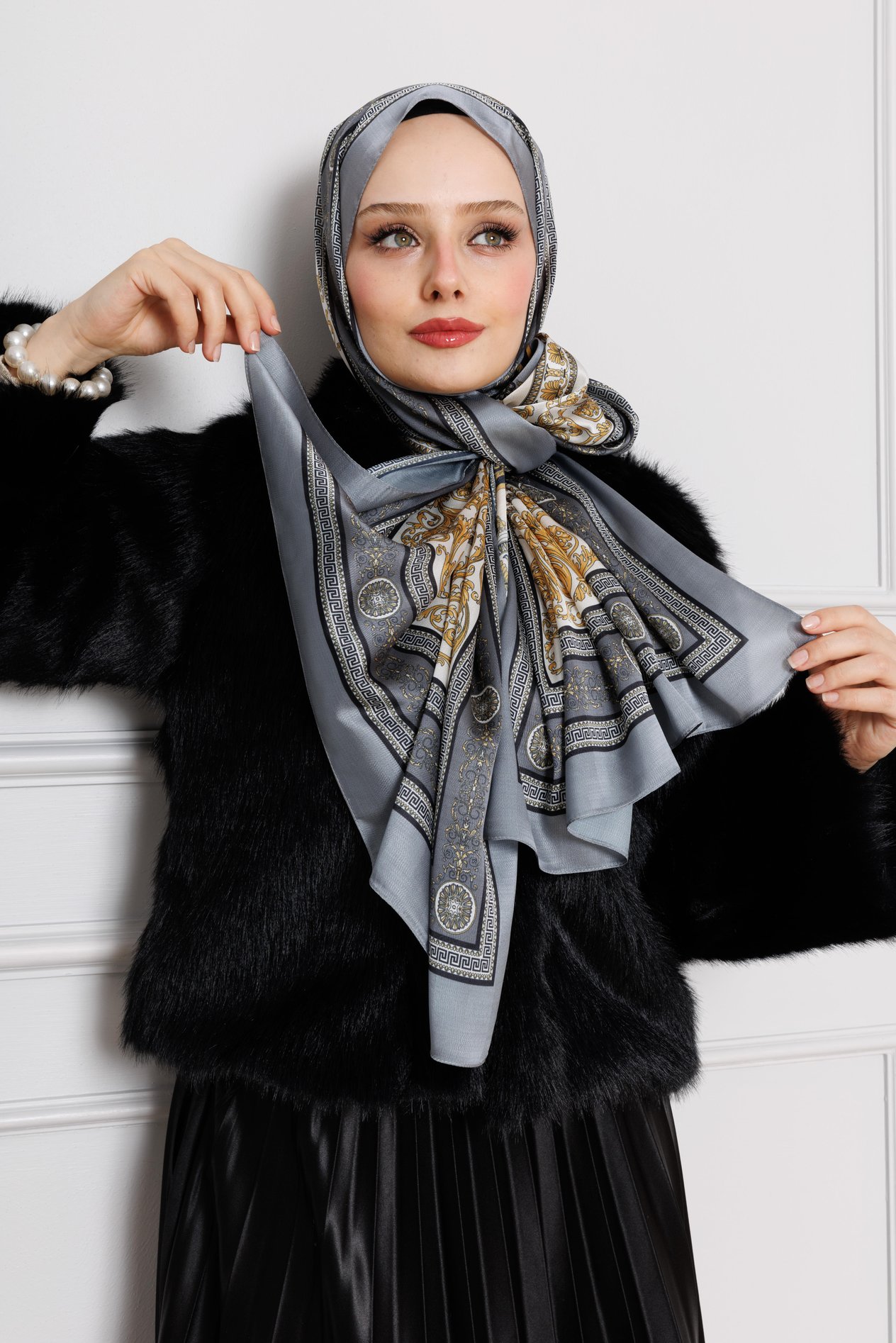 Versace Desenli Hint İpeği Şal-Antrasit