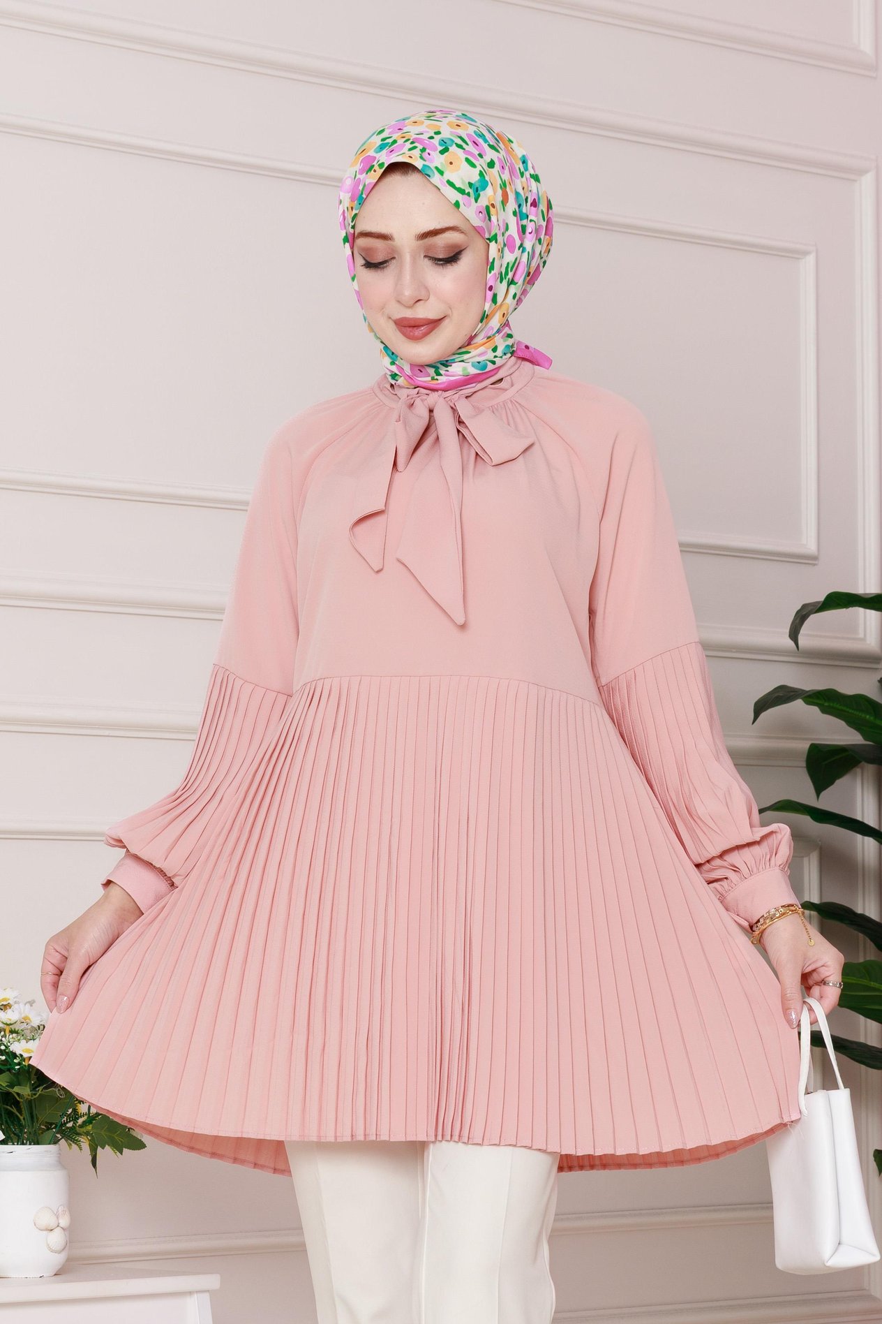 Yakası Fiyonk Detaylı Piliseli Tunik-Pudra