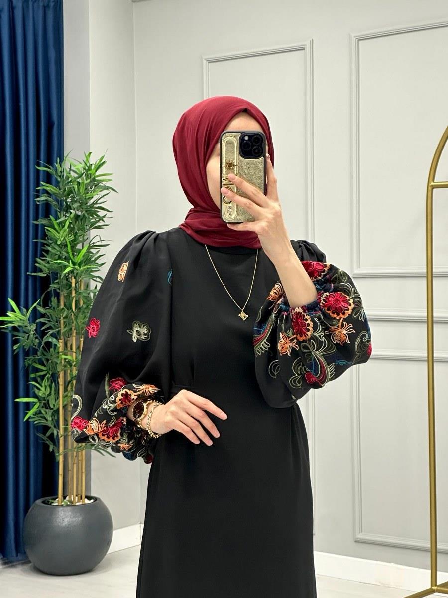 Kolu Nakışlı Krep Elbise Kırmızı