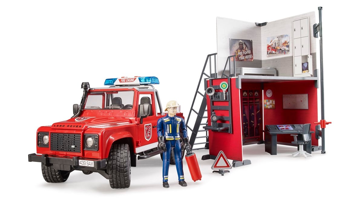 İtfaiye İstasyonu Ve Land Rover İtfaiye Aracı