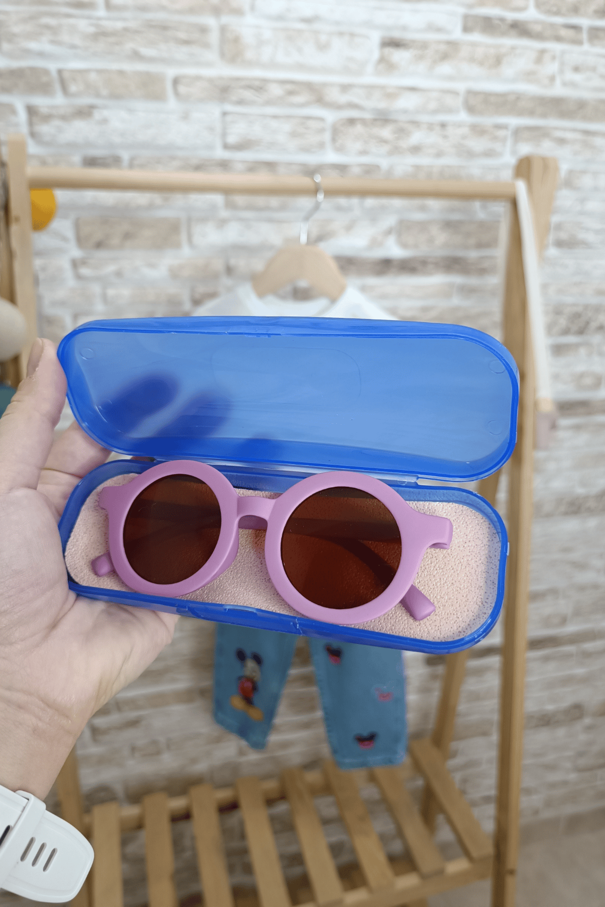 Pembe Renk Kutulu Günes Gözlüğü