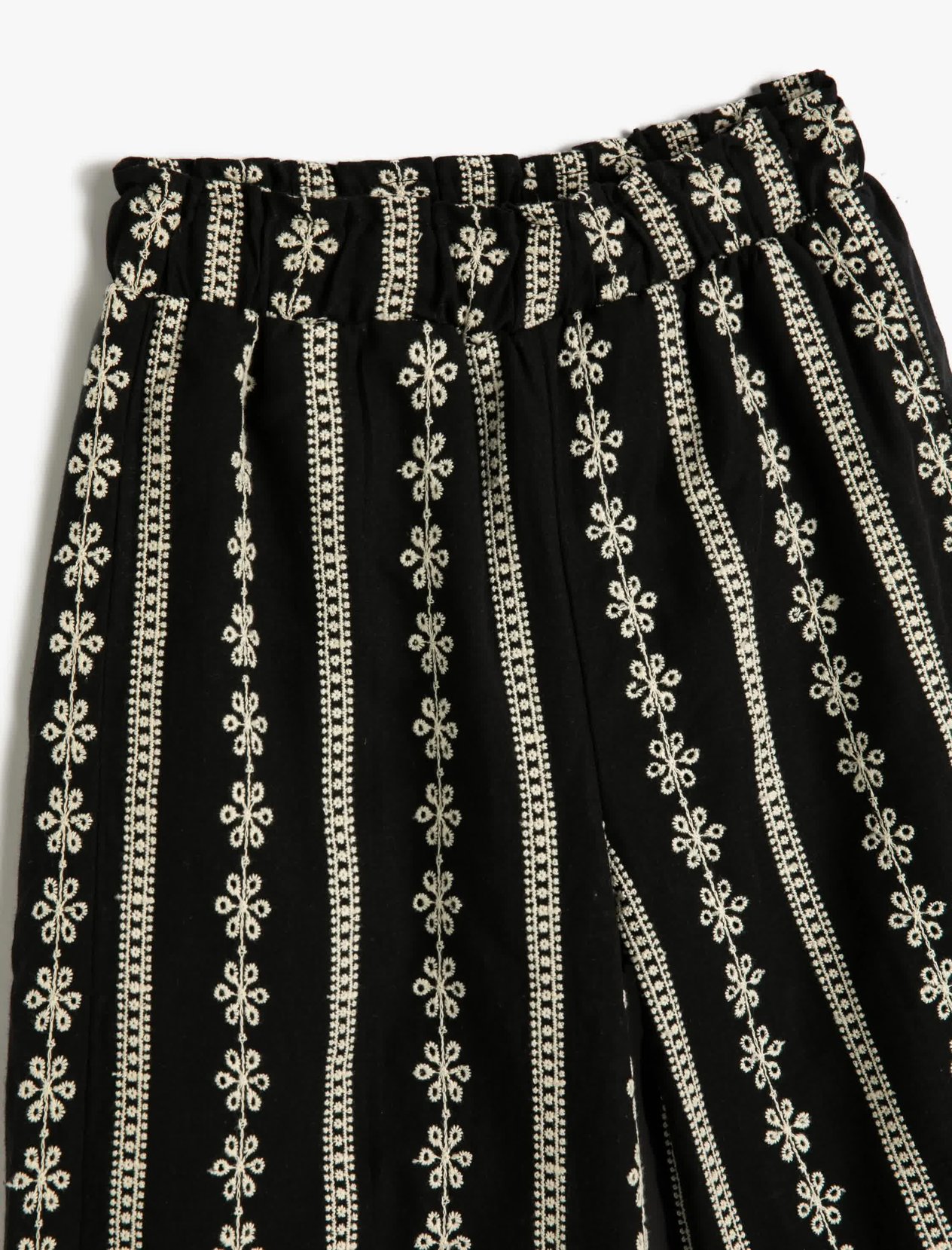 Kız Çocuk Bol Paça Pantolon Çiçek İşlemeli Beli Lastikli