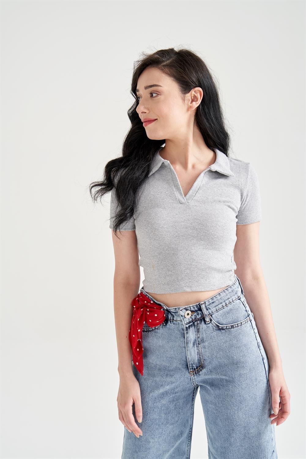 Kadın Yaka Detay Crop Gri