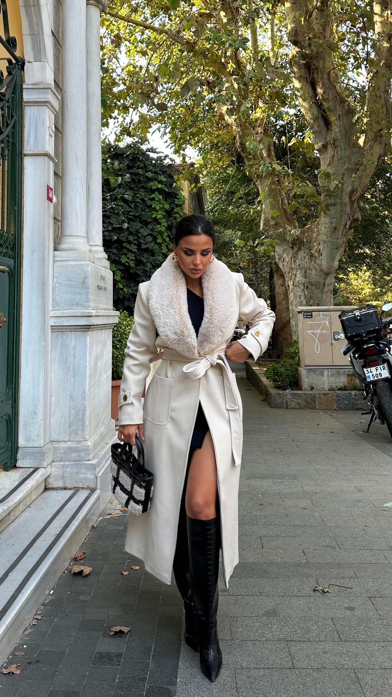 Brenda Kürk Yaka Kaşe Kaban Bej