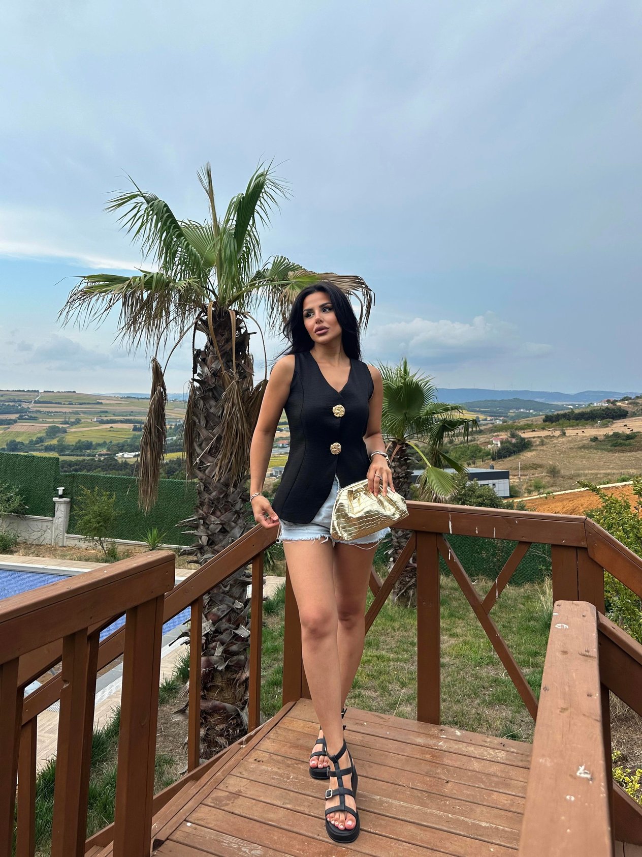 Dora Gold Düğmeli Yelek Siyah