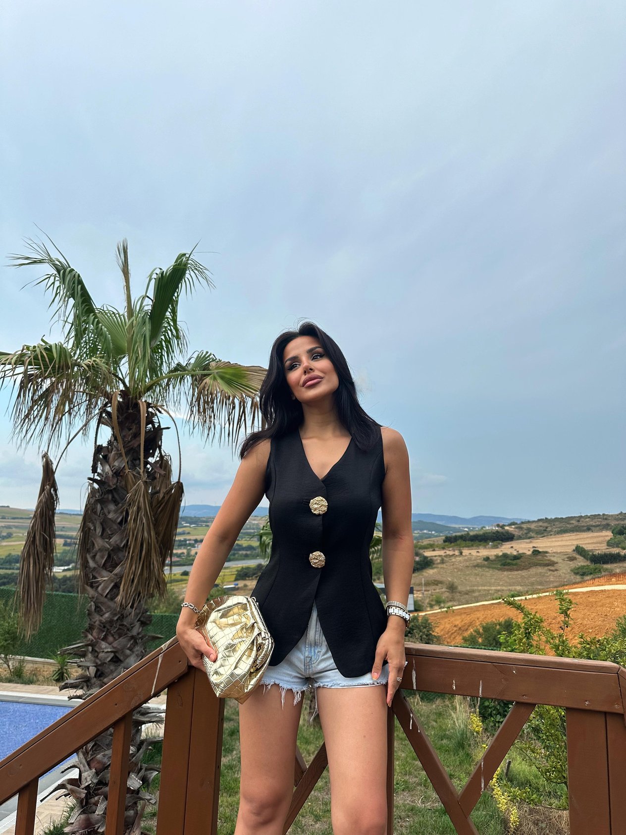 Dora Gold Düğmeli Yelek Siyah