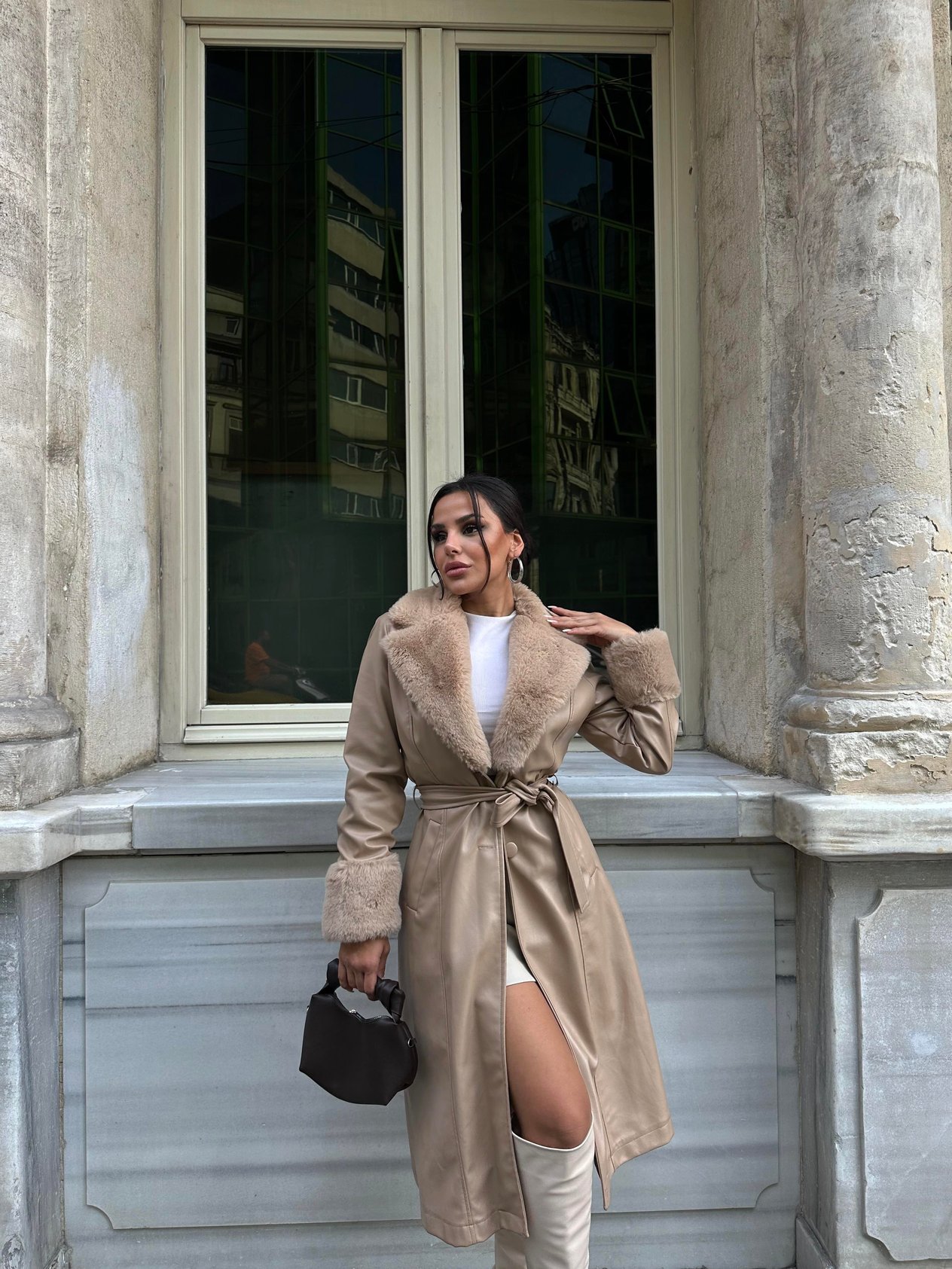 Ella Kürk Yaka Suni Deri Kaban Bej
