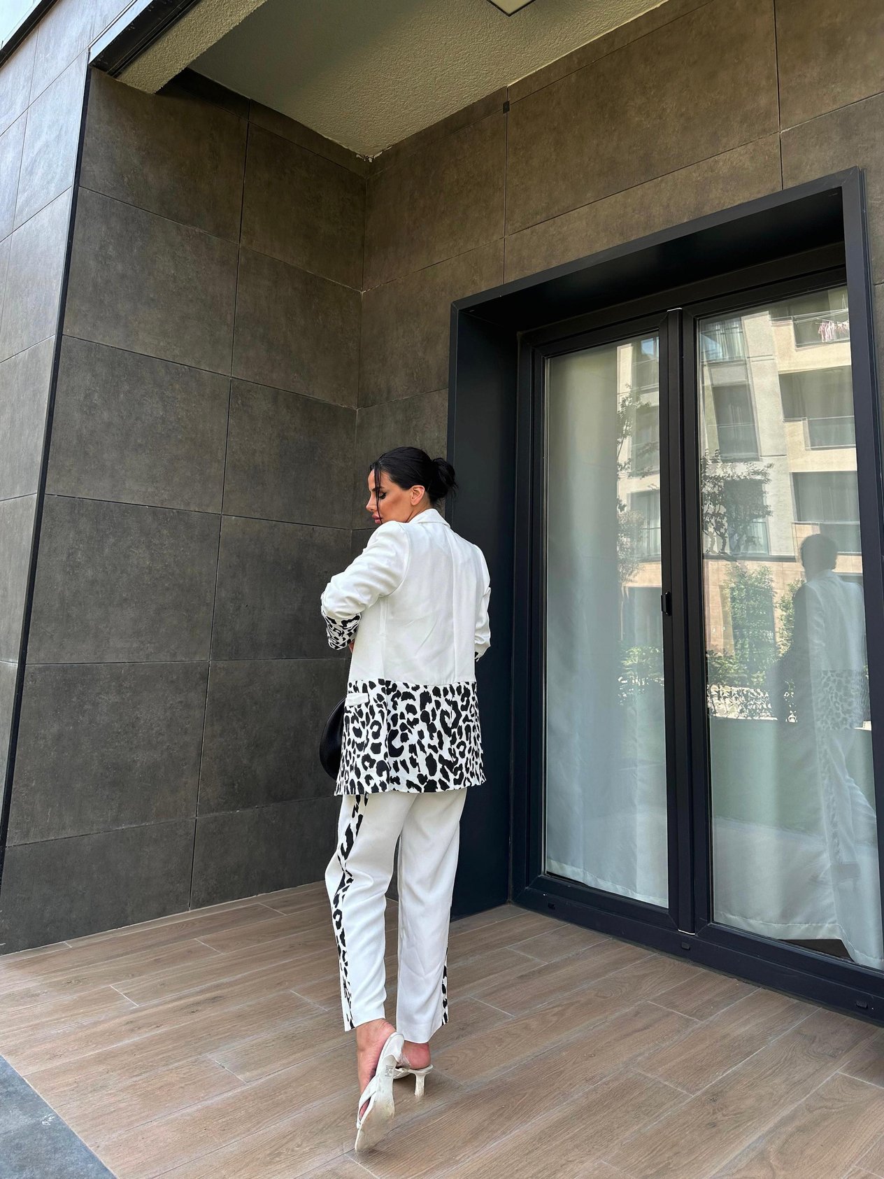 Senora Leopar Detaylı Takım Elbise Beyaz