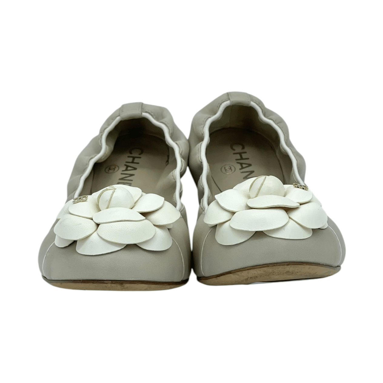  Chanel Beige Leather White Camellia Scrunch Ballet Flats 39C CHANEL  