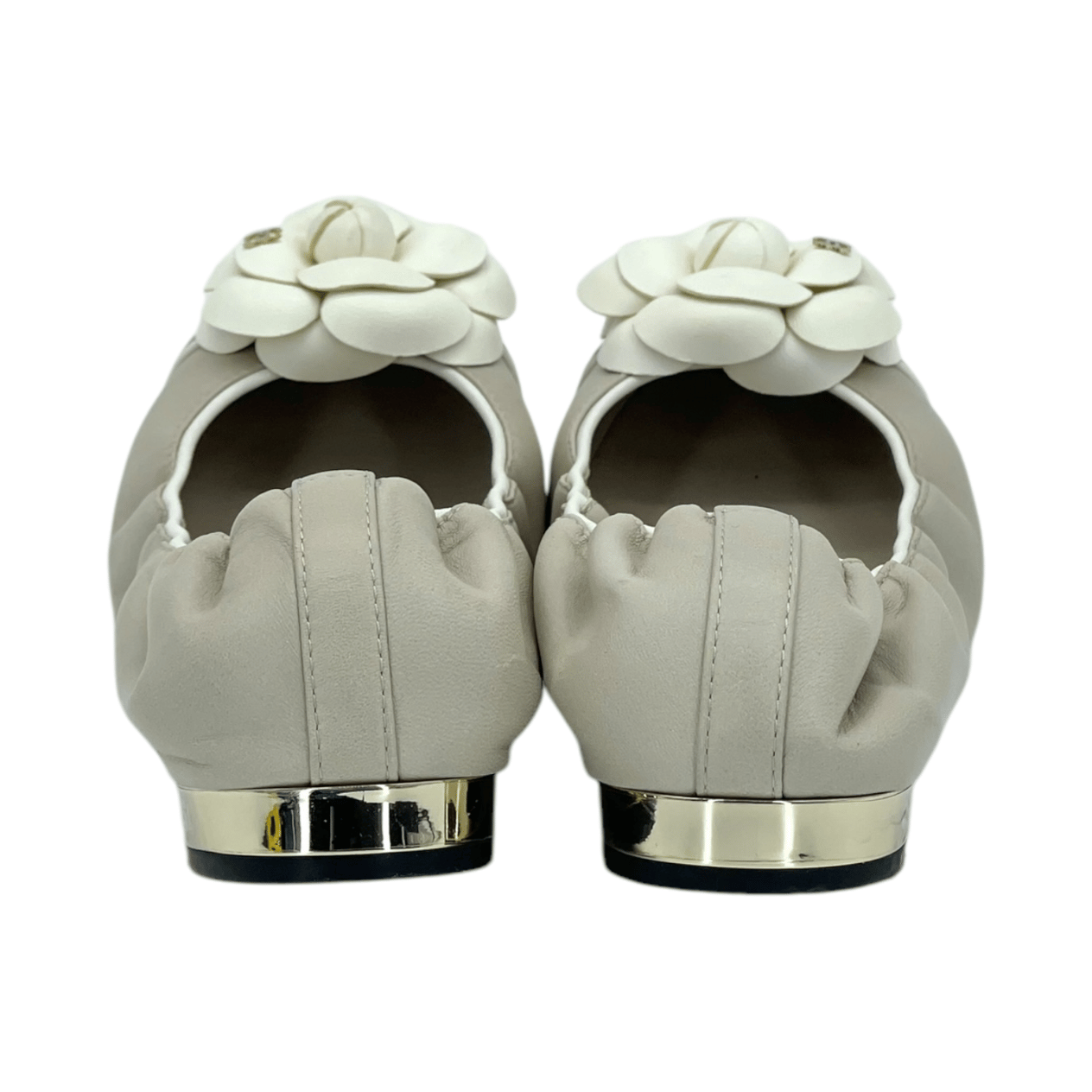  Chanel Beige Leather White Camellia Scrunch Ballet Flats 39C CHANEL  