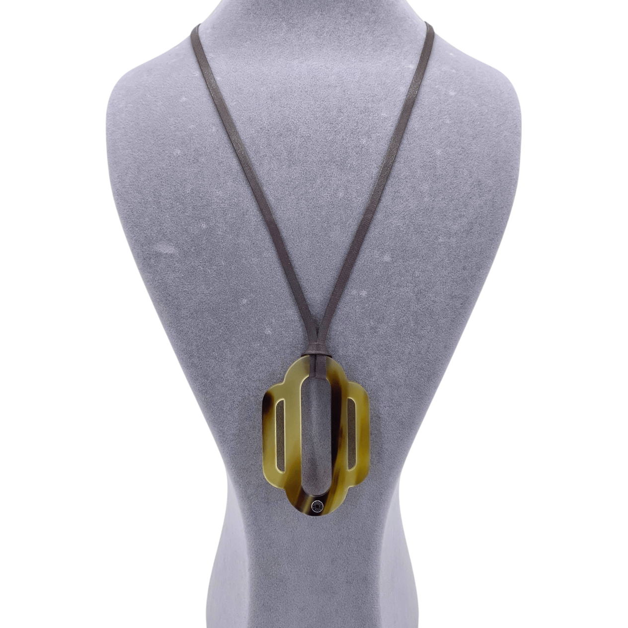  Hermes Beige Horn Attelage Necklace HERMES  