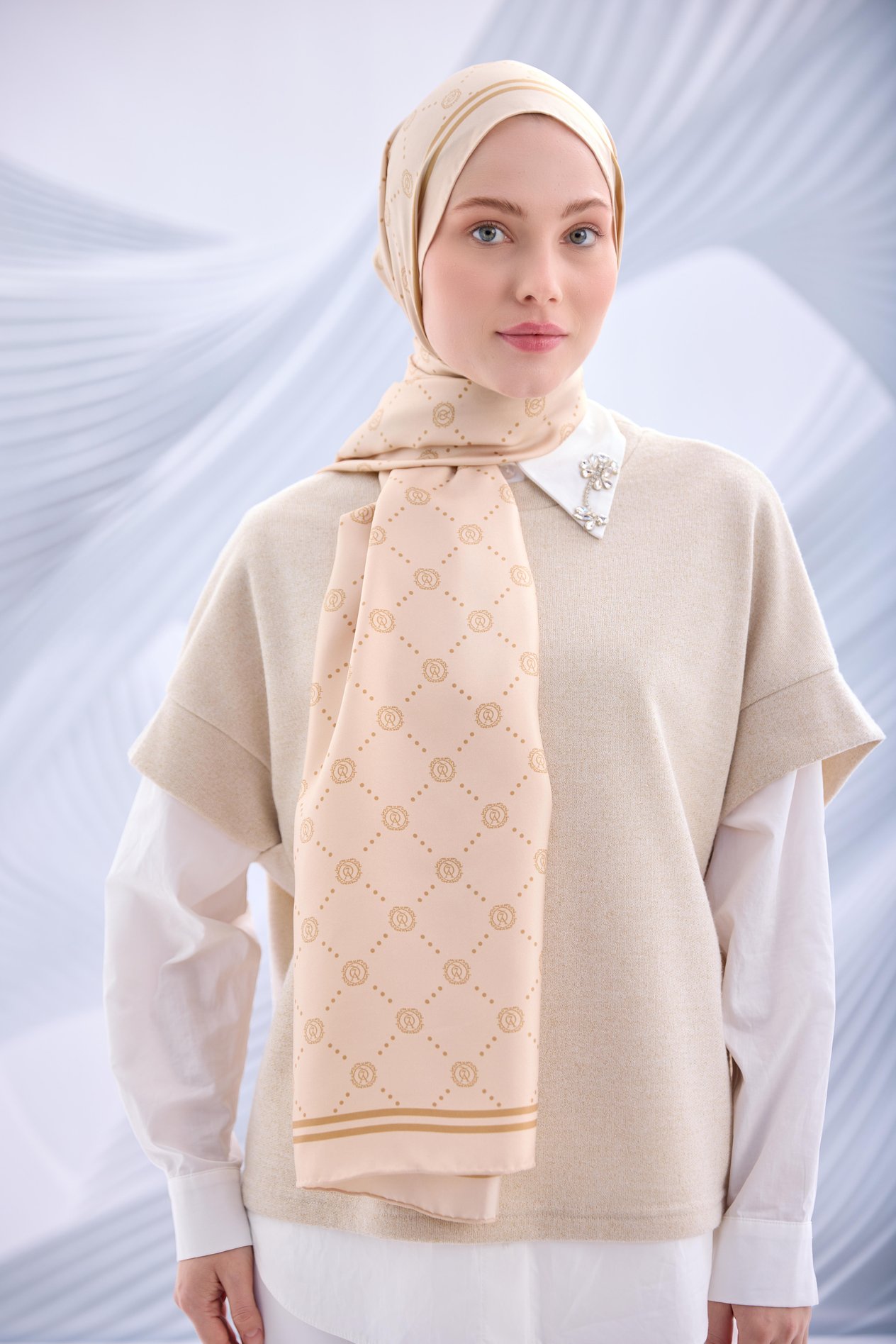 GOLD TWİLL İPEK MONOGRAM ŞAL-YQ02002