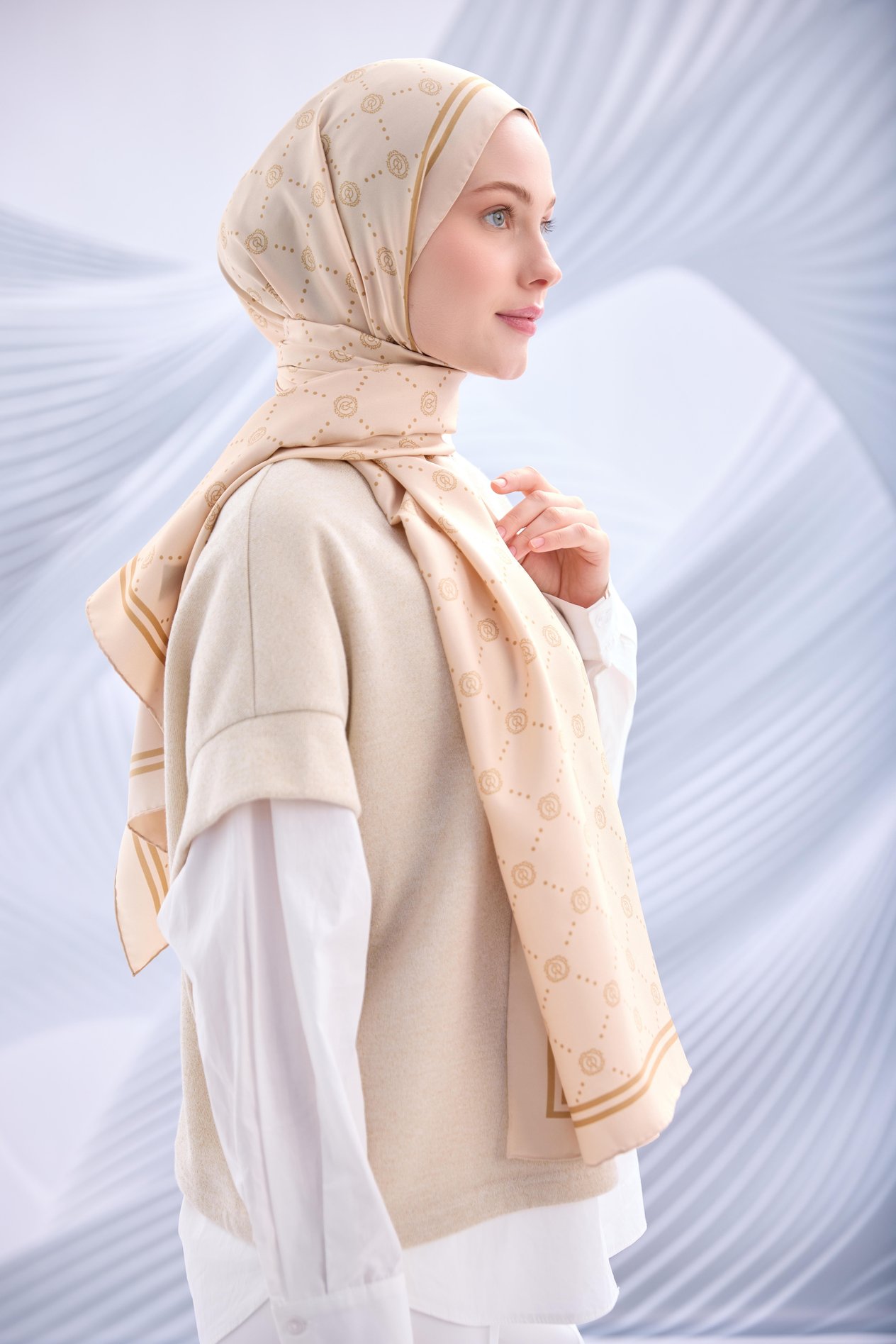 GOLD TWİLL İPEK MONOGRAM ŞAL-YQ02002