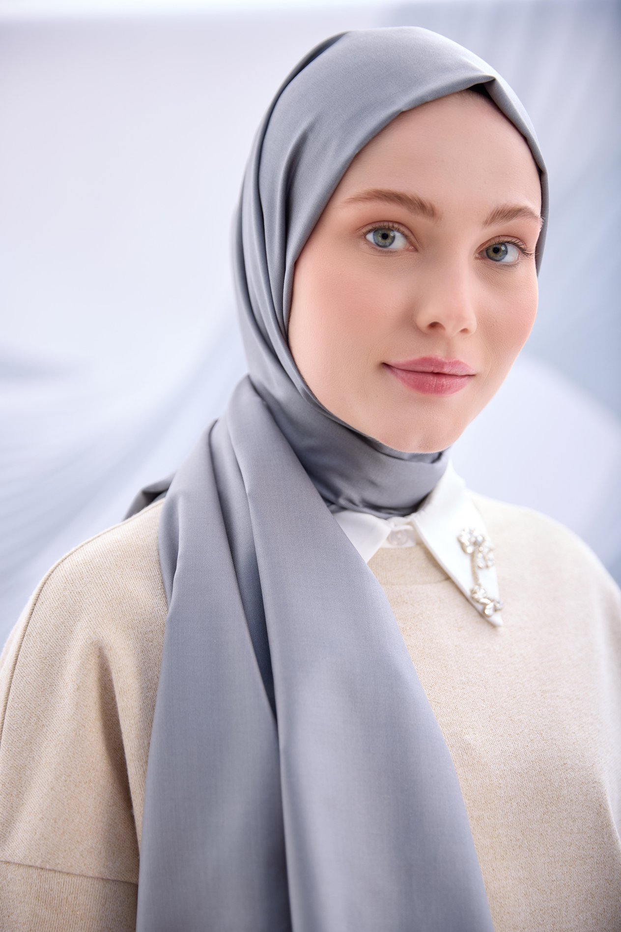 GRİ DÜZ PÜSKÜLLÜ İPEK ŞAL-YQ02003