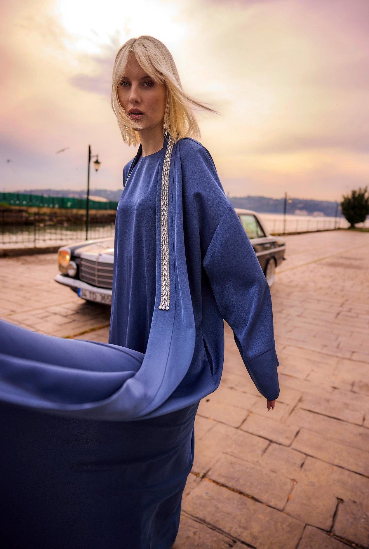 İNDİGO ŞERİT DETAYLI İKİLİ ABAYA