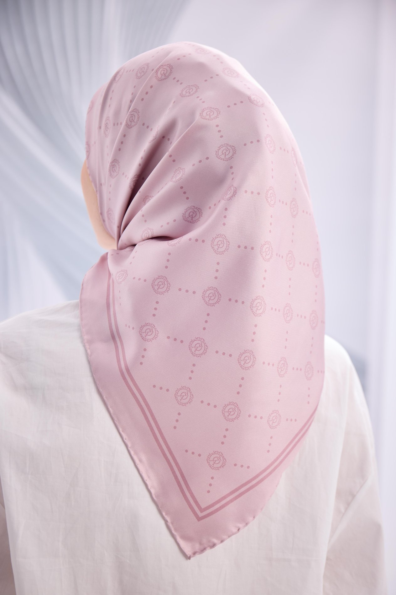 PEMBE TWİLL İPEK MONOGRAM EŞARP-YQ01003