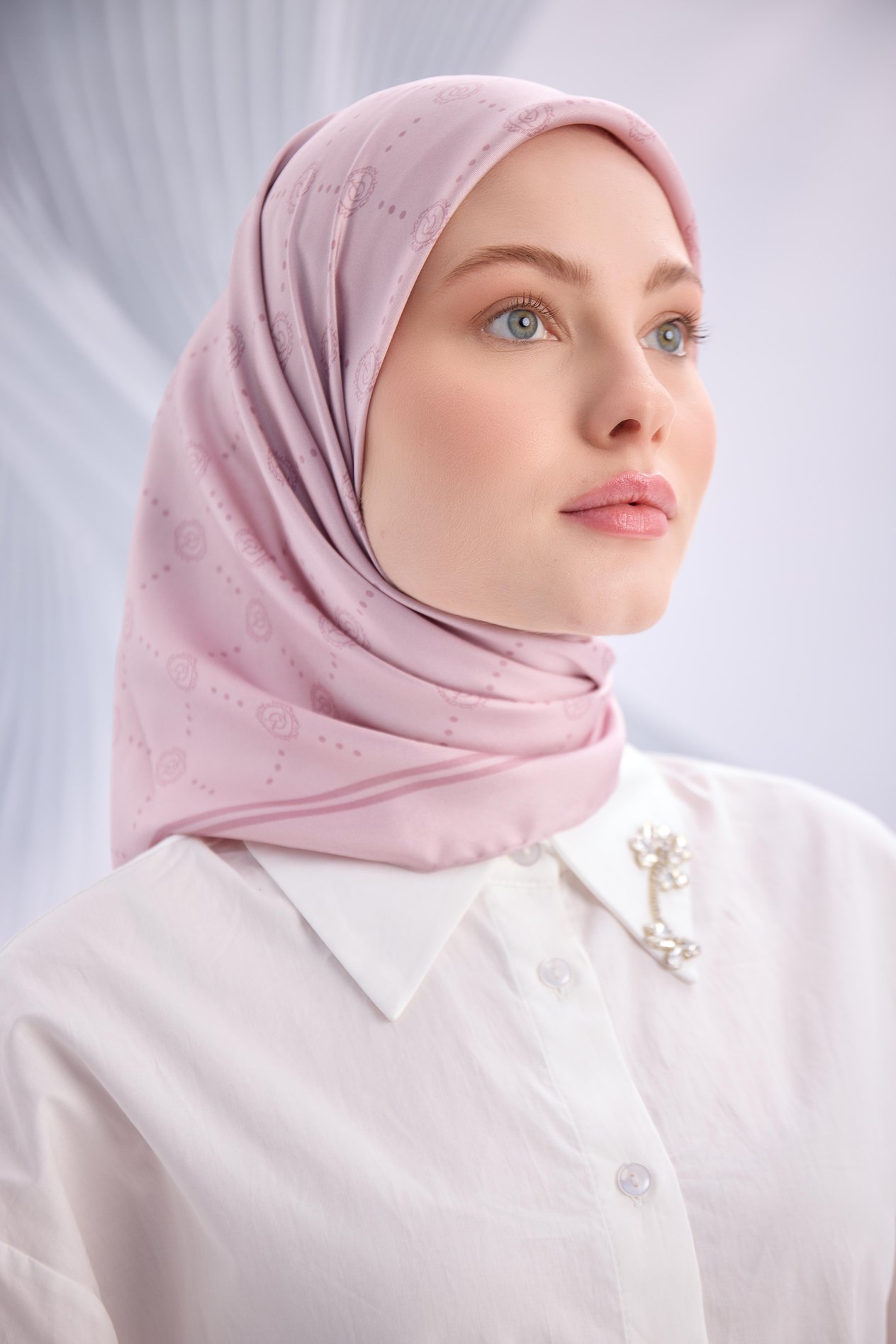 PEMBE TWİLL İPEK MONOGRAM EŞARP-YQ01003