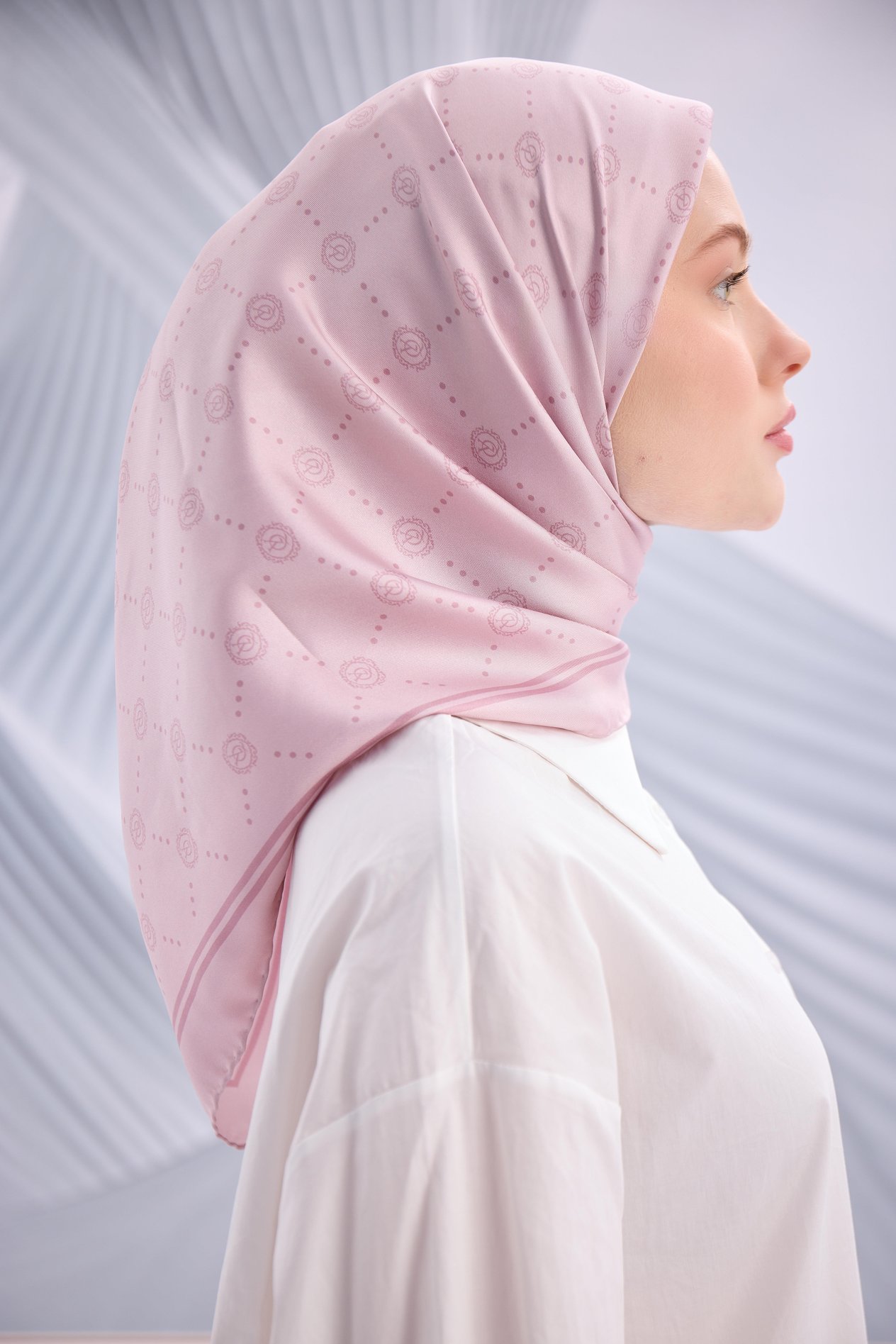 PEMBE TWİLL İPEK MONOGRAM EŞARP-YQ01003