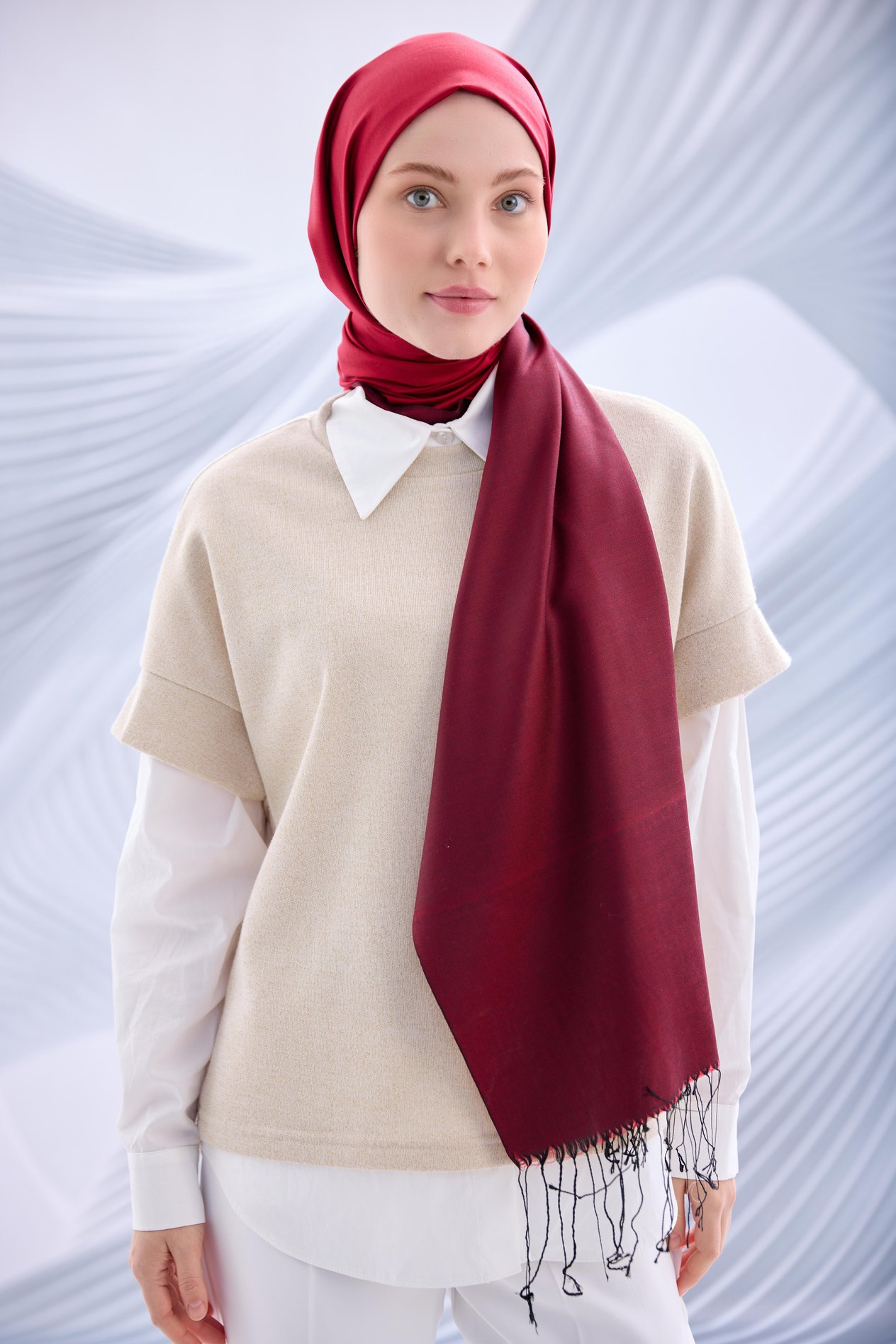 SİYAH- KIRMIZI DÜZ PÜSKÜLLÜ İPEK ŞAL-YQ02003