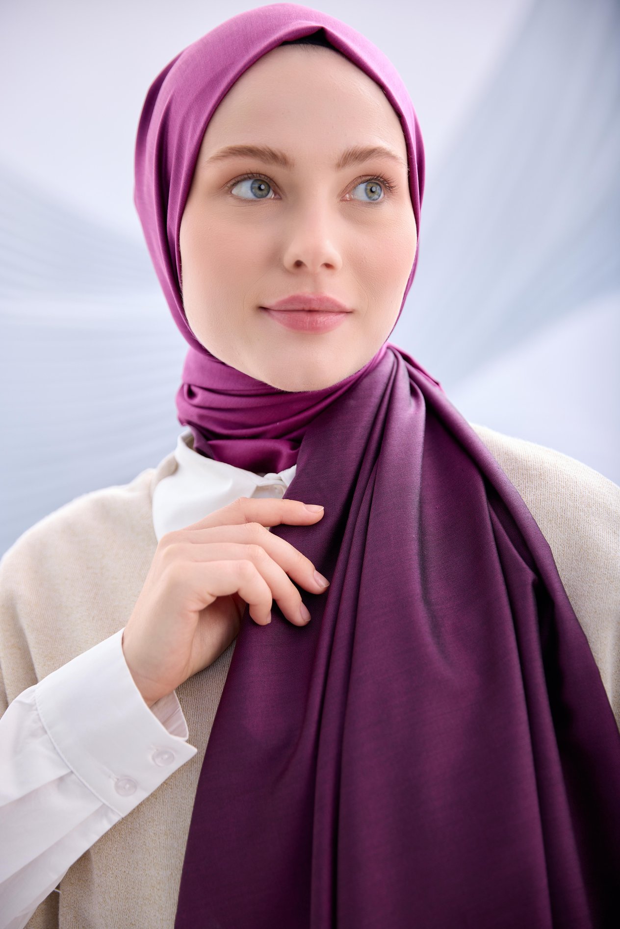SİYAH-MÜRDÜM DÜZ PÜSKÜLLÜ İPEK ŞAL-YQ02003