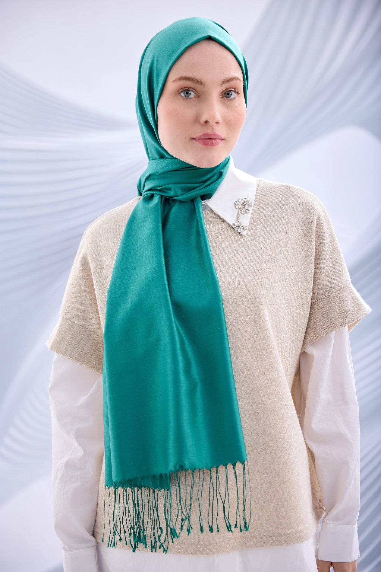 YEŞİL DÜZ PÜSKÜLLÜ İPEK ŞAL-YQ02003