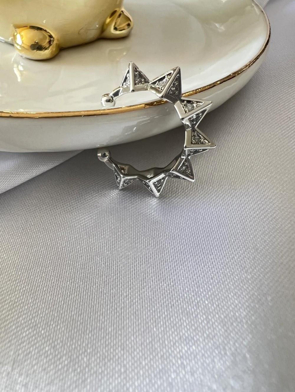 TASARIM ÇİVİ MODEL KIKIRDAK KÜPE