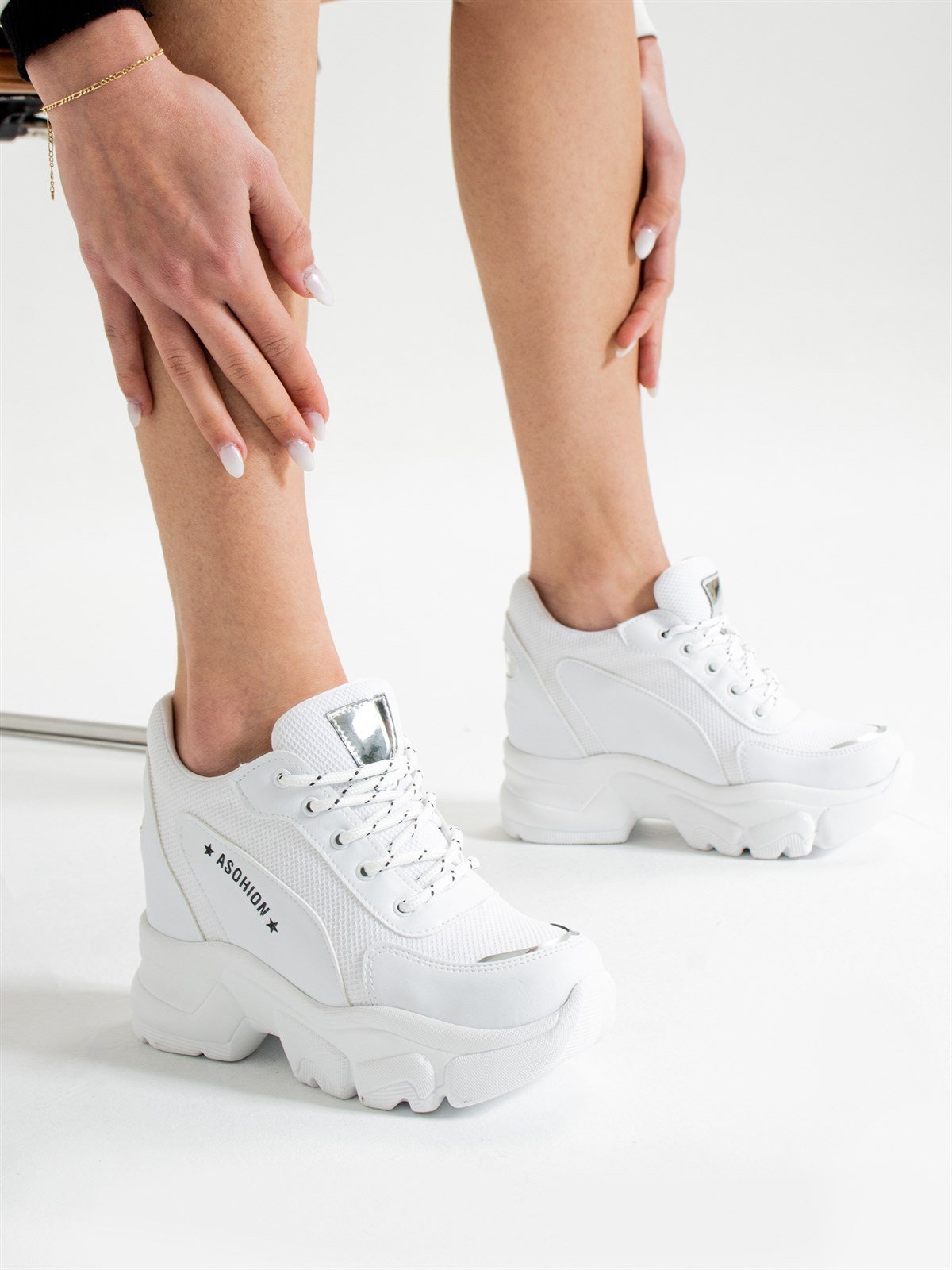Beyaz Gizli Topuk Sneakers