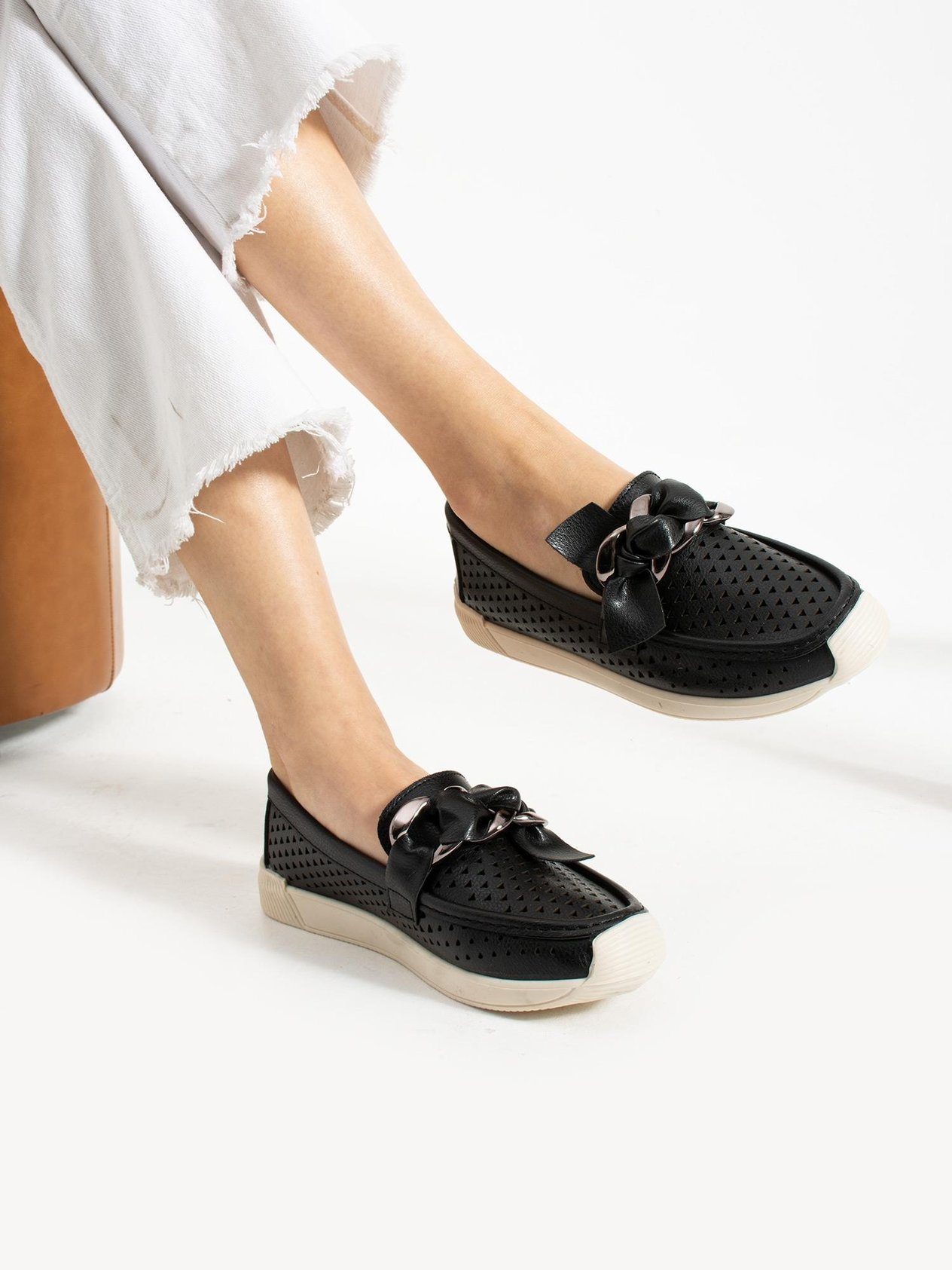 GRANADA Siyah Delikli Kadın Loafer