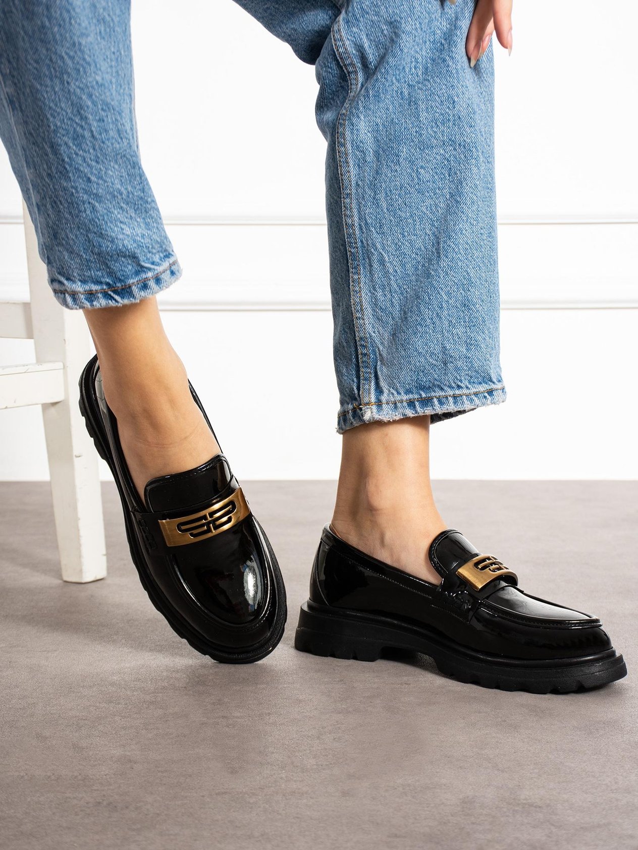 LUMEN Siyah Rugan Toka Detaylı Kadın Loafer