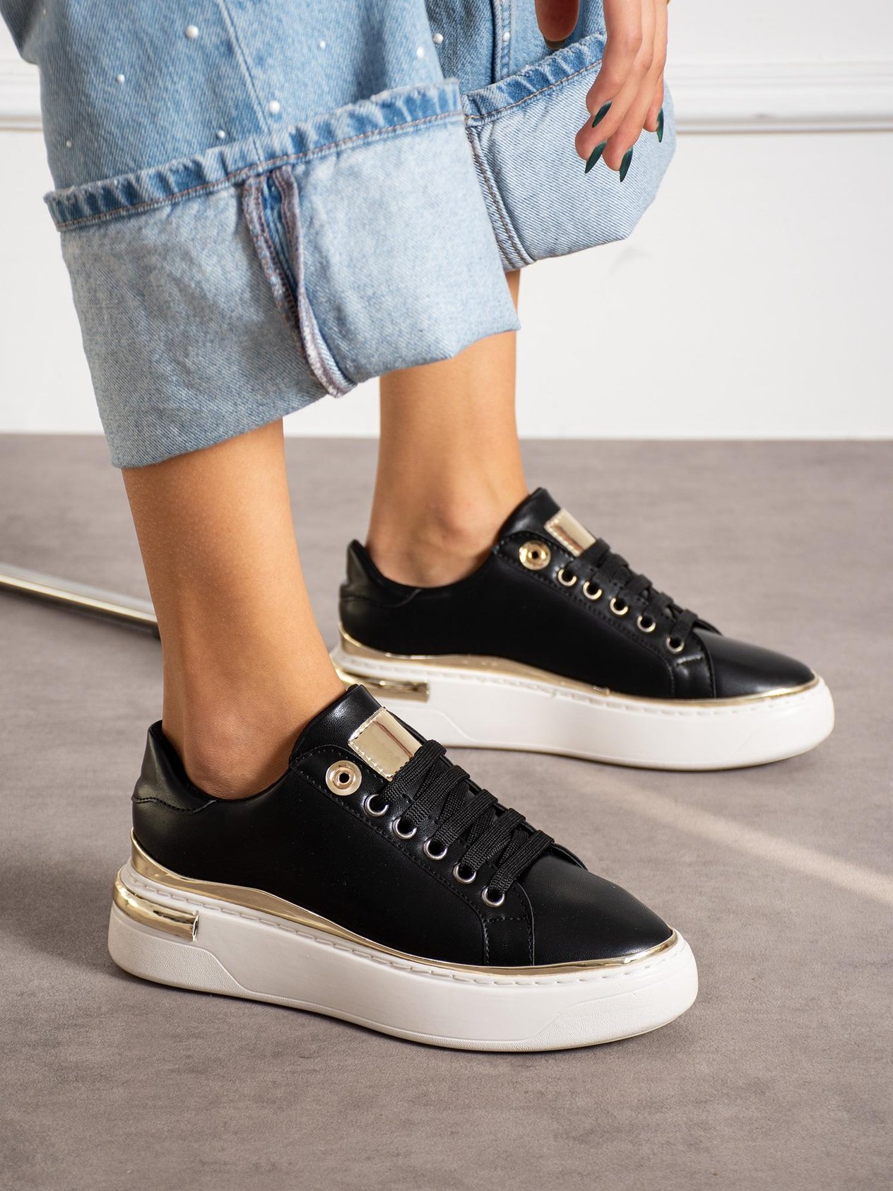 LUXE Siyah Gold Detaylı Kadın Sneakers