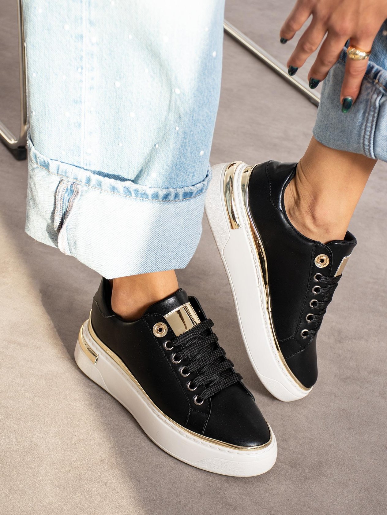 LUXE Siyah Gold Detaylı Kadın Sneakers