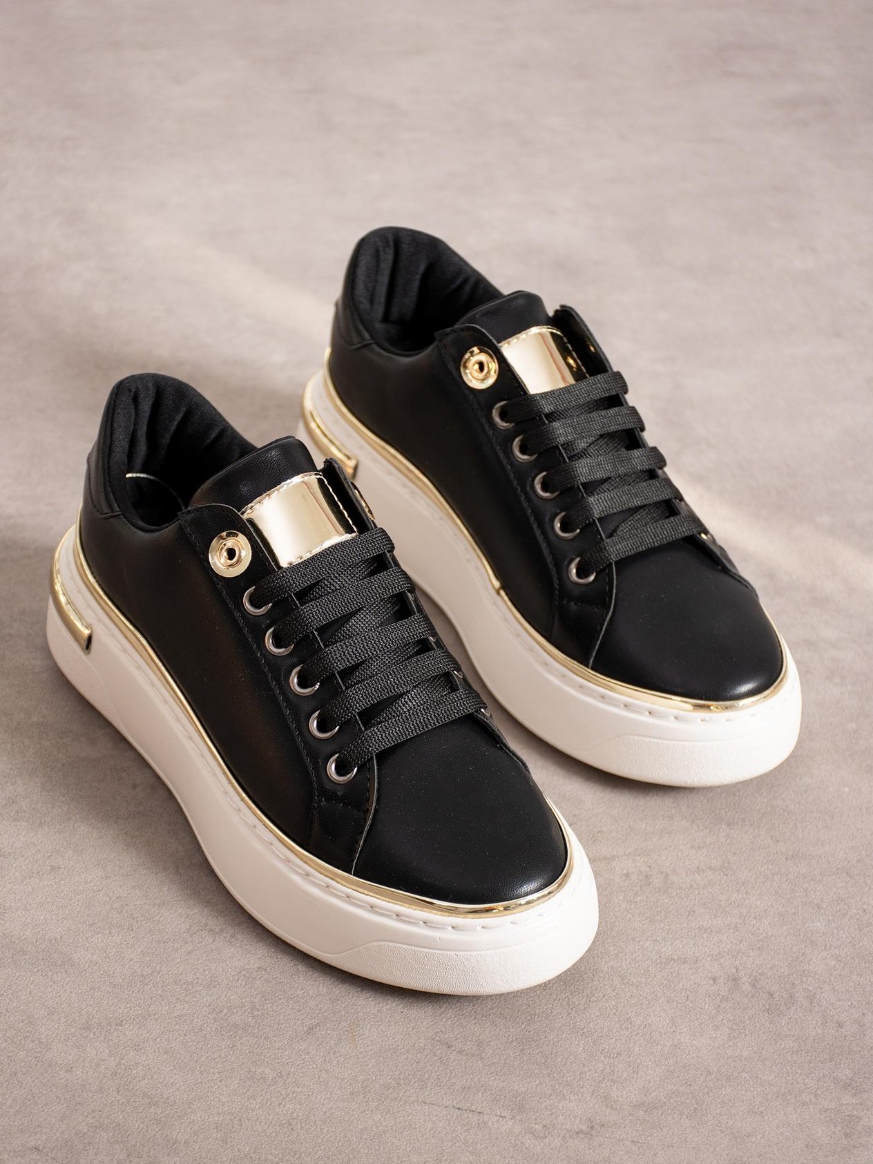 LUXE Siyah Gold Detaylı Kadın Sneakers