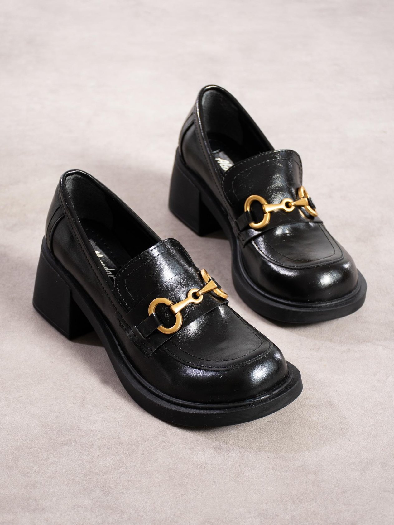 SONİTA Siyah Gold Toka Detay Kadın Loafer