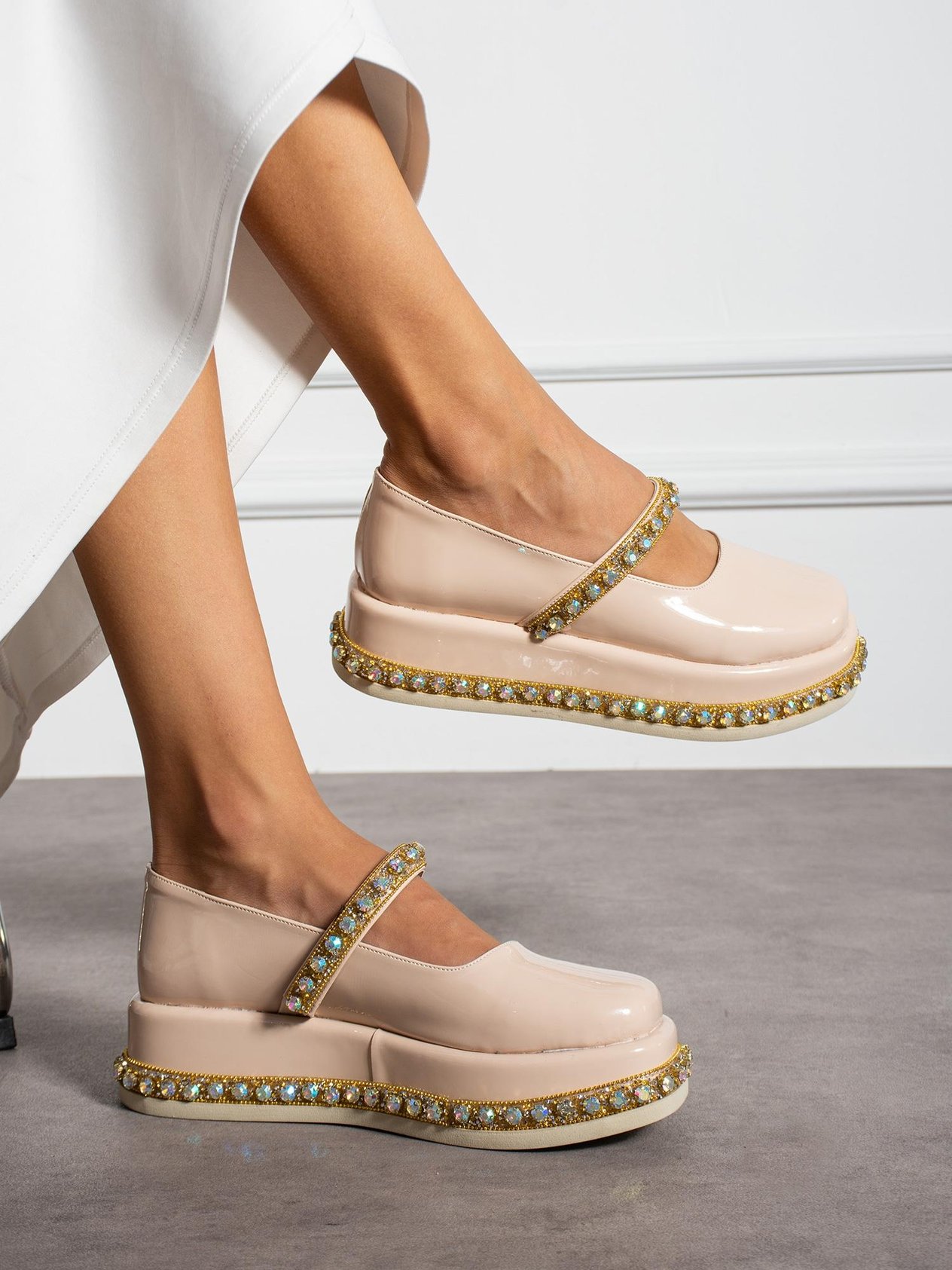 Swiz Krem Rugan Taş Detay Kadın Loafer