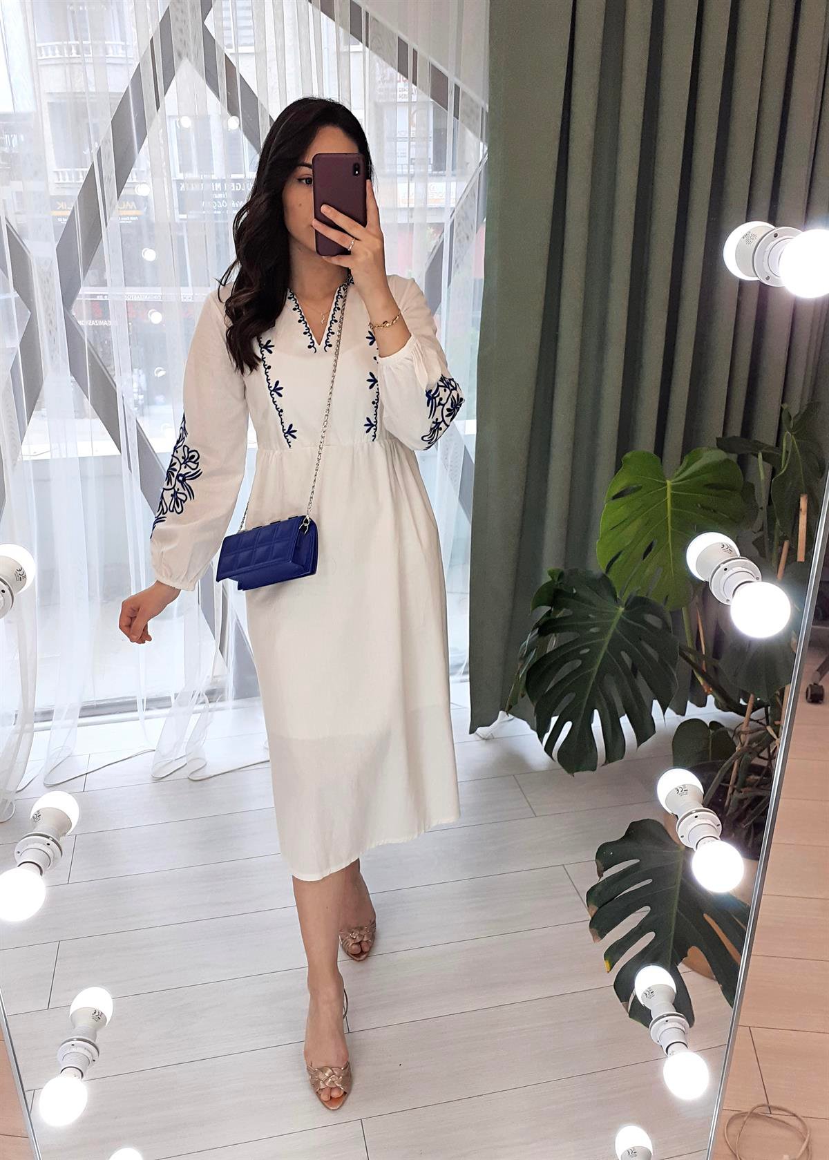 EKRU NAKIŞLI ELBİSE