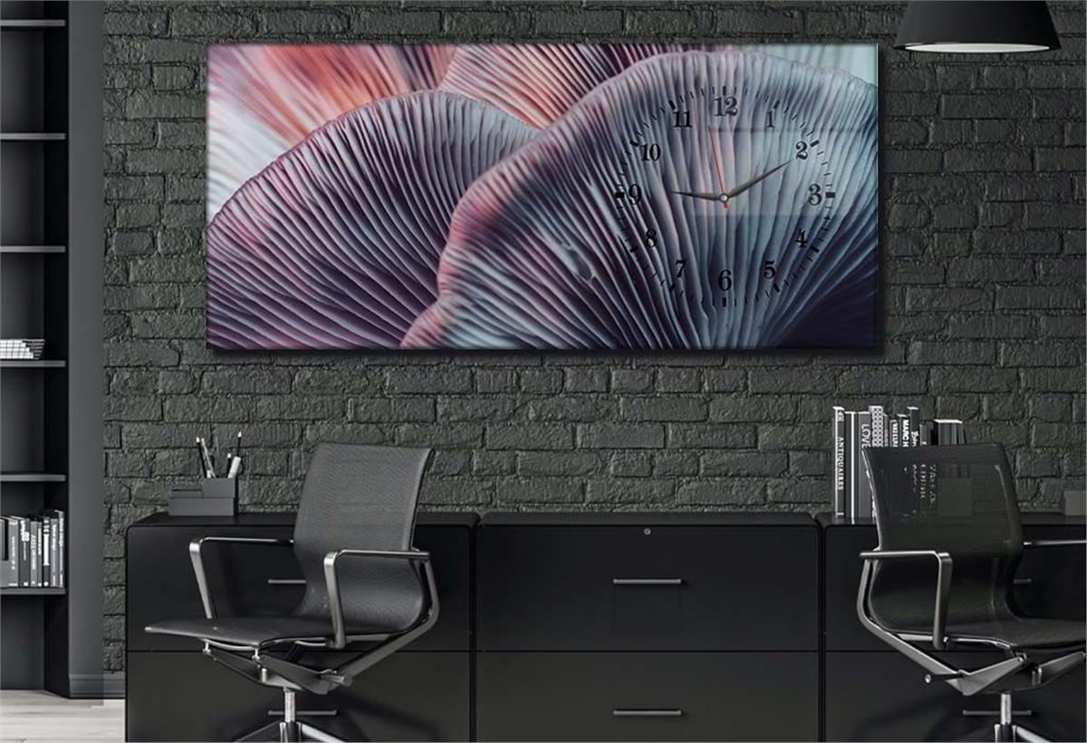 Horizontal bedrucktes Glas mit Kunst und Naturthema und einer Uhr an der Seite 071
