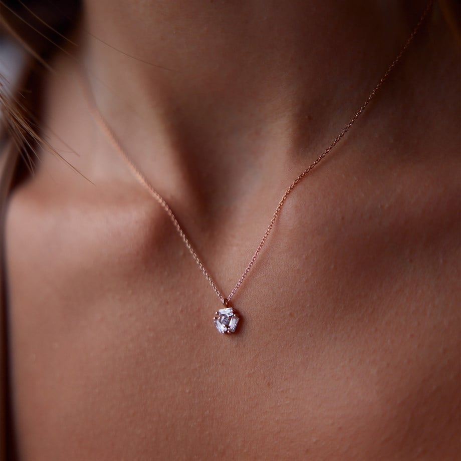 Rose Altın Minimal Kolye
