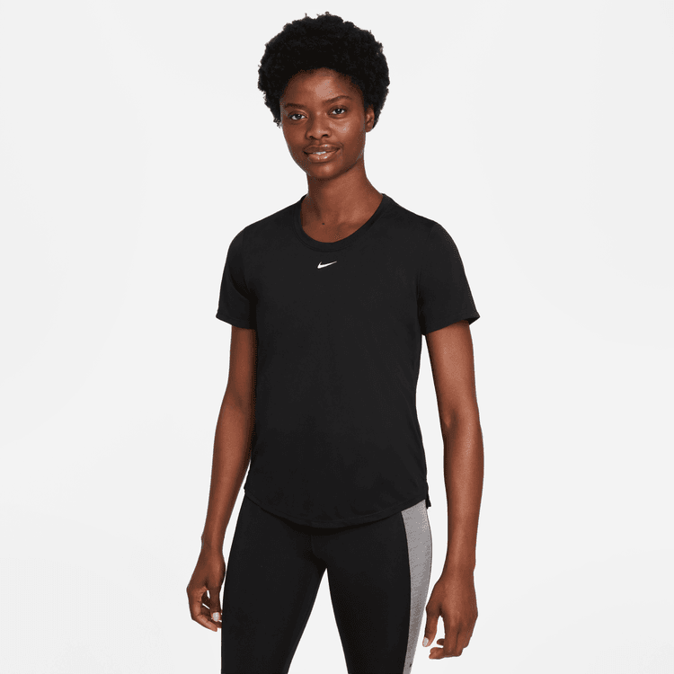 Nike Dri-FIT One Standart Kesim Kısa Kollu Üst