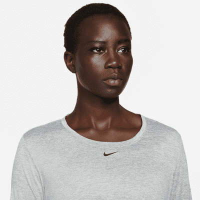 Nike Dri-FIT One Standart Kesimli Uzun Kollu Kadın Üstü
