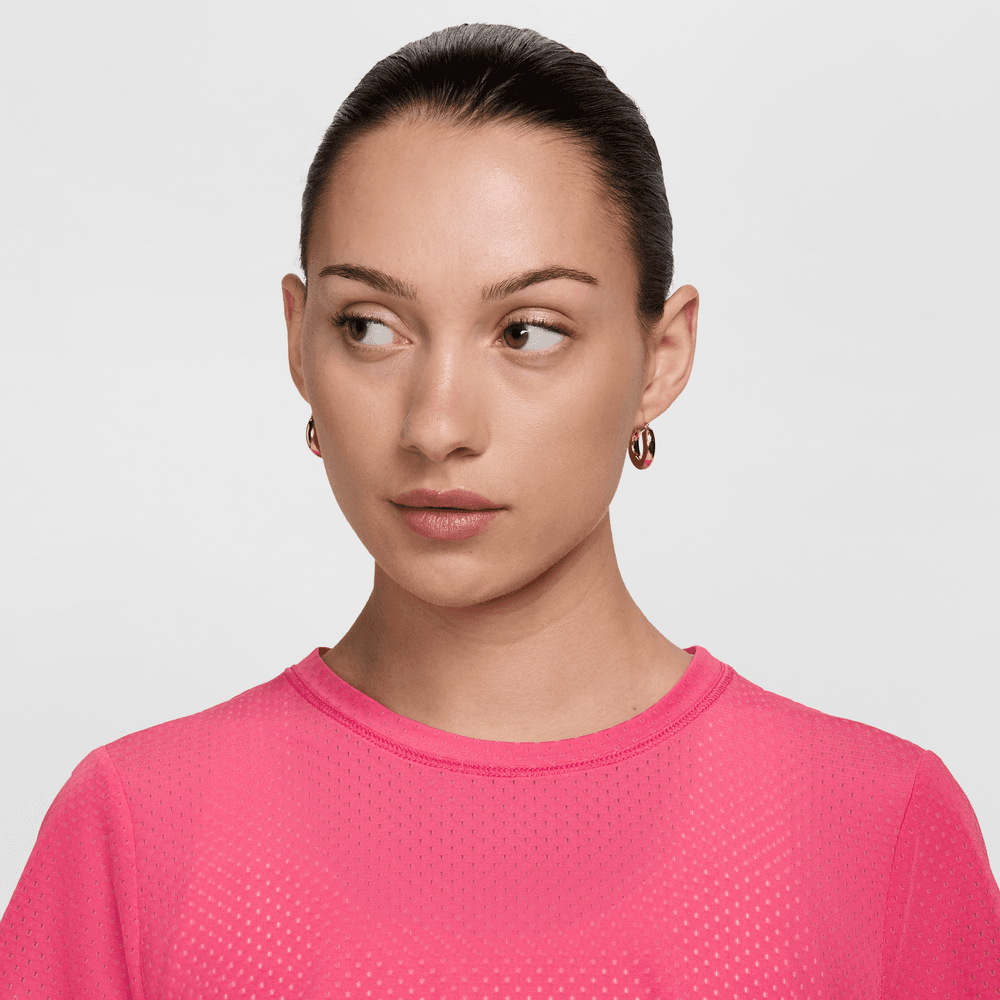 Nike One Classic Breathable Dri-FIT Kısa Kollu Kadın Üstü
