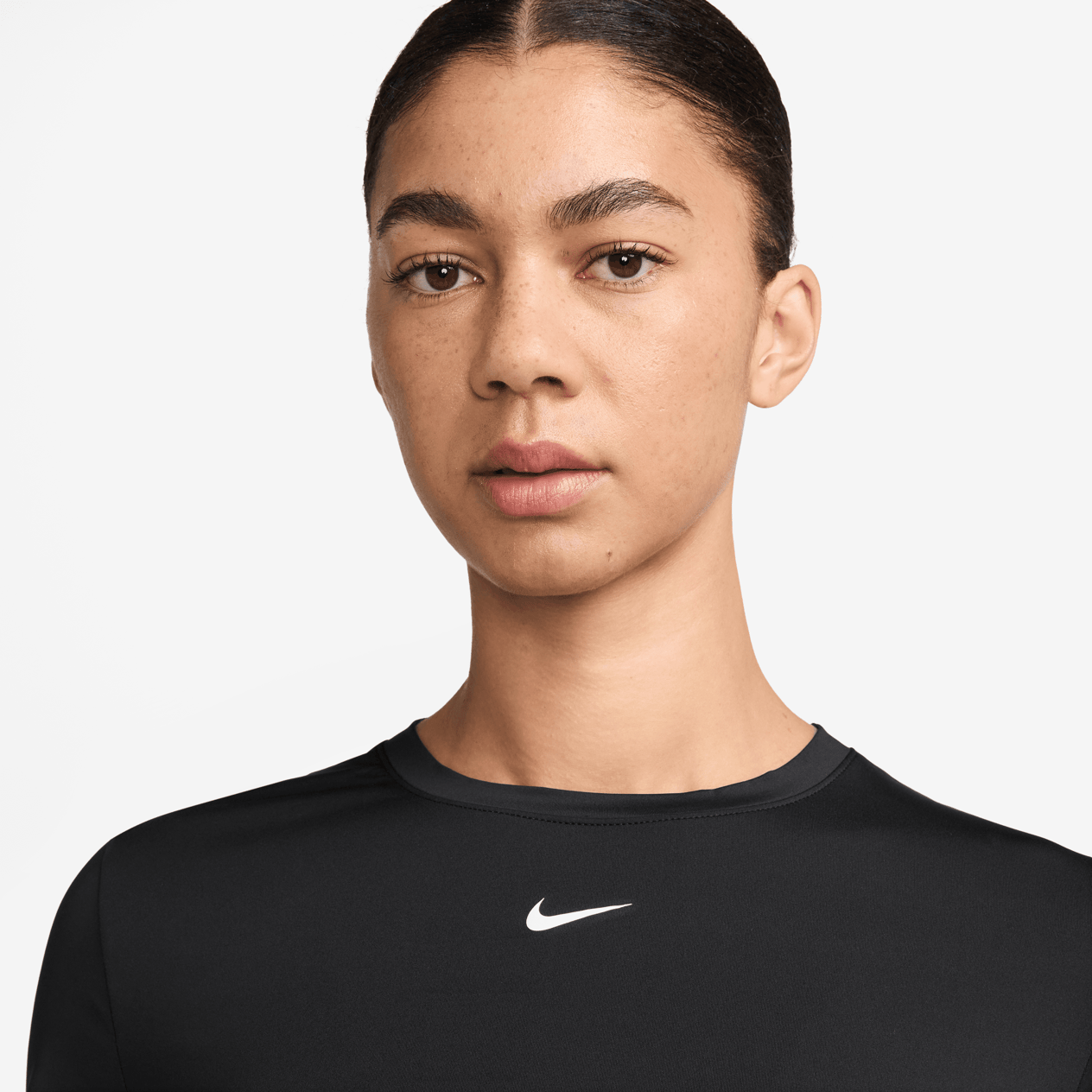 Nike One Classic Dri-FIT Bükümlü Kısa Kollu Kadın Üstü