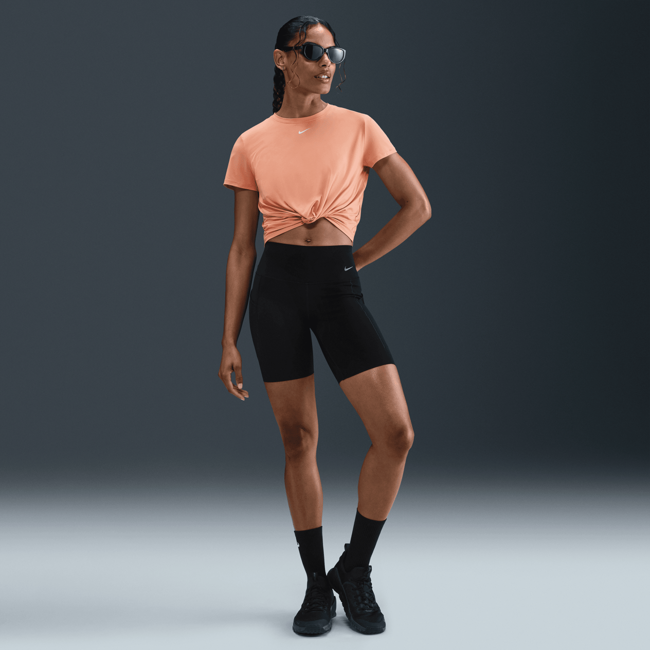 Nike One Classic Dri-FIT Bükümlü Kısa Kollu Kadın Üstü