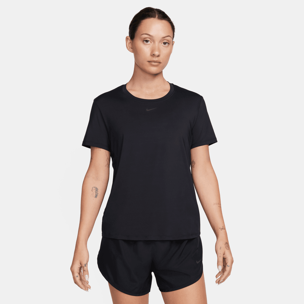 Nike One Classic Dri-FIT Kısa Kollu Kadın Üstü