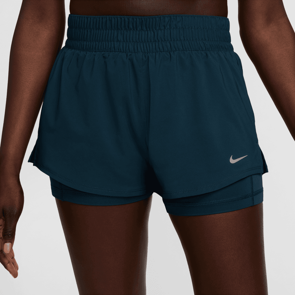 Nike One Dri-FIT Normal Belli 8 cm 2'si 1 Arada Kadın Şortu