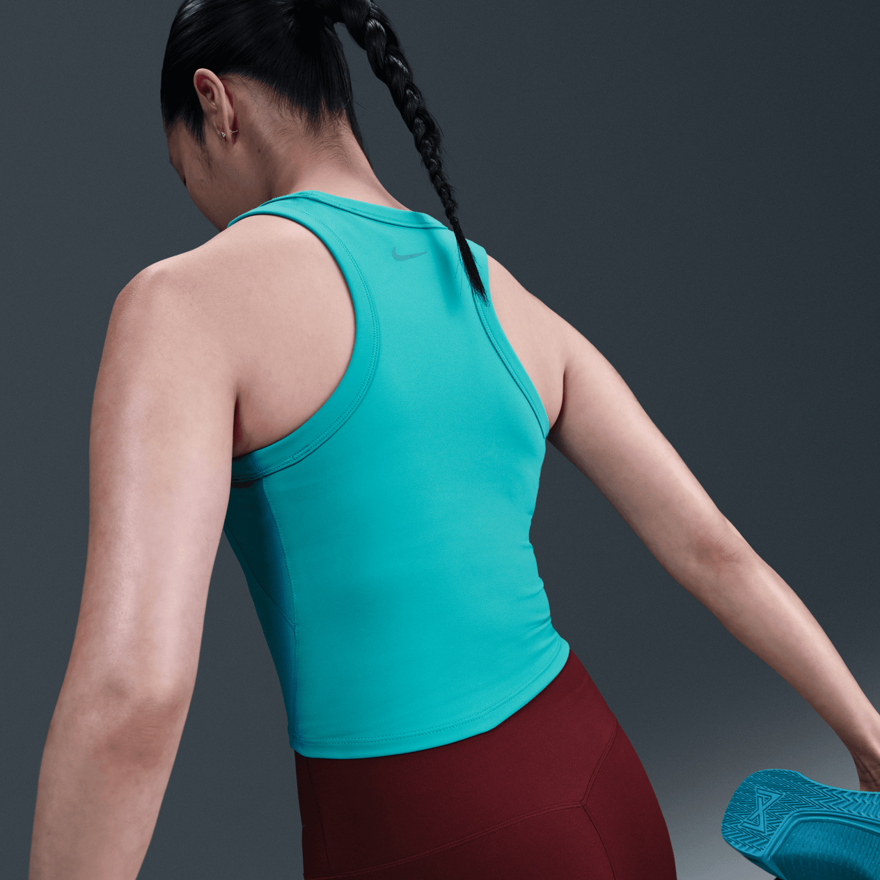 Nike One Fitted Dri-FIT Crop Kadın Atleti