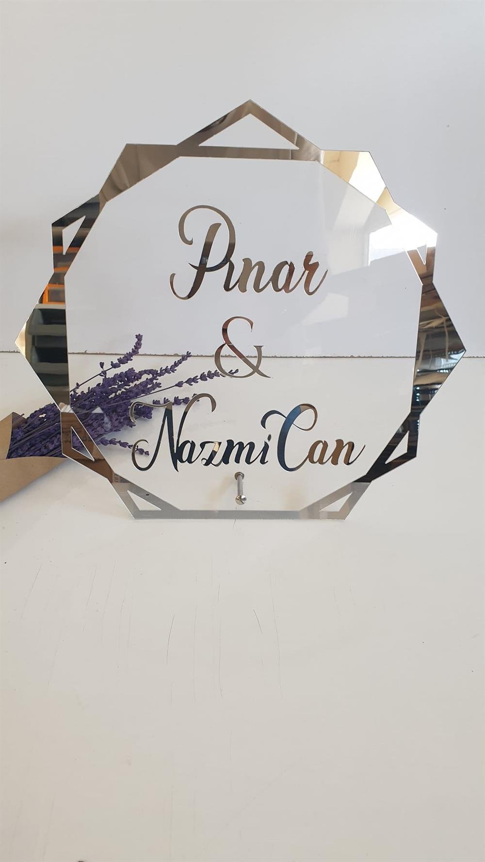 Pleksi Masa İsimliği