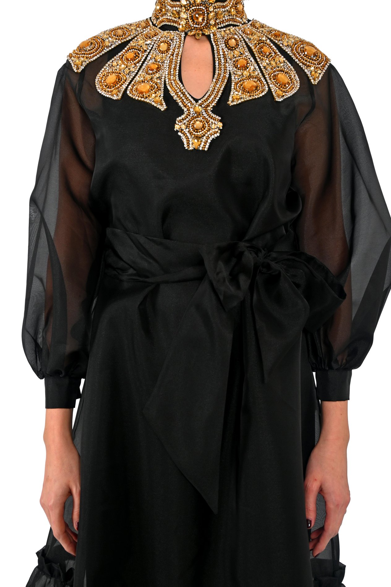 YAKA TAŞ İŞLEMELİ BÜYÜK AKSESUARLI UZUN KAFTAN
